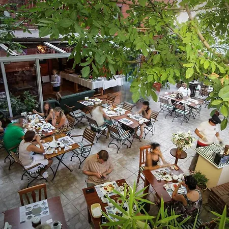 Ξενοδοχείο Rose Garden 4*