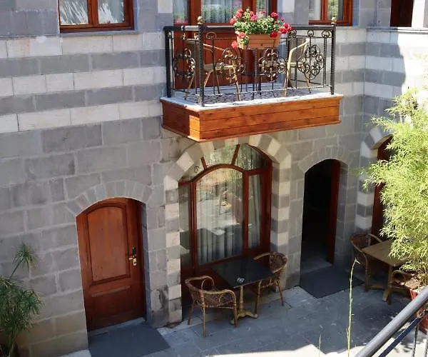 Rose Garden Szálloda 4*