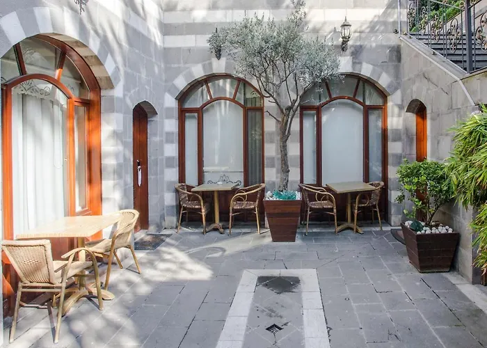 Hotel Rose Garden 4*