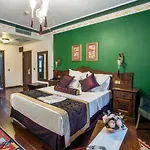 Rose Garden Hotel 4*